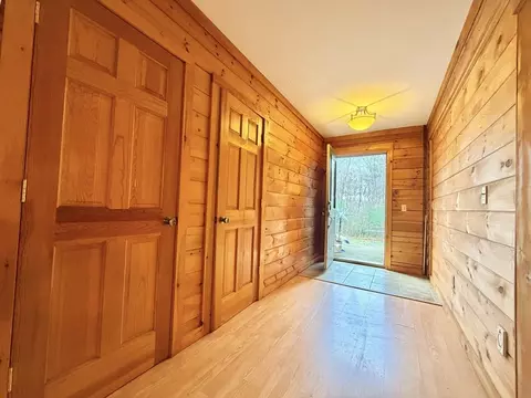 Entry Way - 1854 Greenwich Rd, Hardwick, MA 01082 photo 1 of 4