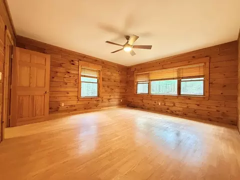 Bedroom - 1854 Greenwich Rd, Hardwick, MA 01082 photo 2 of 5