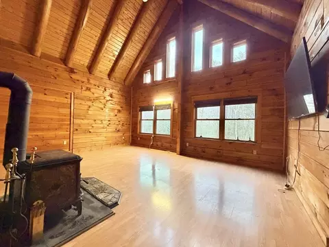 Living - 1854 Greenwich Rd, Hardwick, MA 01082 photo 2 of 4