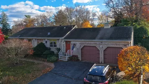 135 Old Westport Rd, Dartmouth, MA 02747