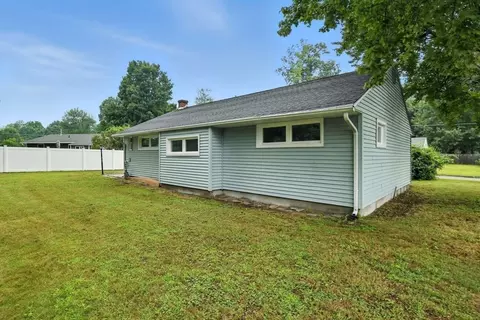 17 Pebble Mill Rd, Springfield, MA 01118 photo 27