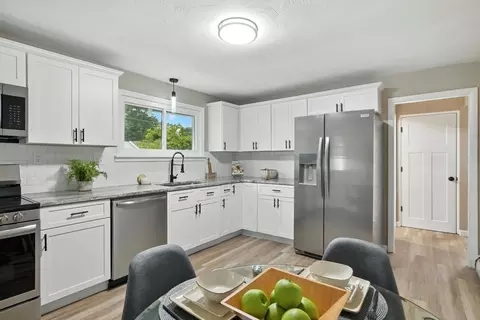 17 Pebble Mill Rd, Springfield, MA 01118 photo 14