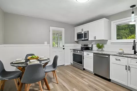 17 Pebble Mill Rd, Springfield, MA 01118 photo 11