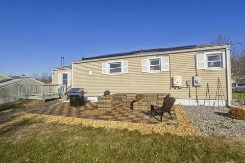 Exterior - 74 Judith St, Springfield, MA 01118 photo 4 of 8