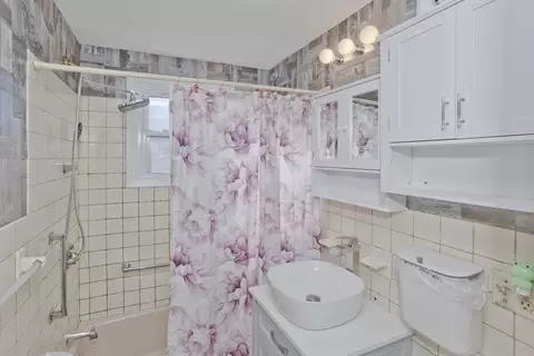 Bath - 74 Judith St, Springfield, MA 01118 photo 1 of 2