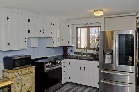 Kitchen - 74 Judith St, Springfield, MA 01118 photo 3 of 4