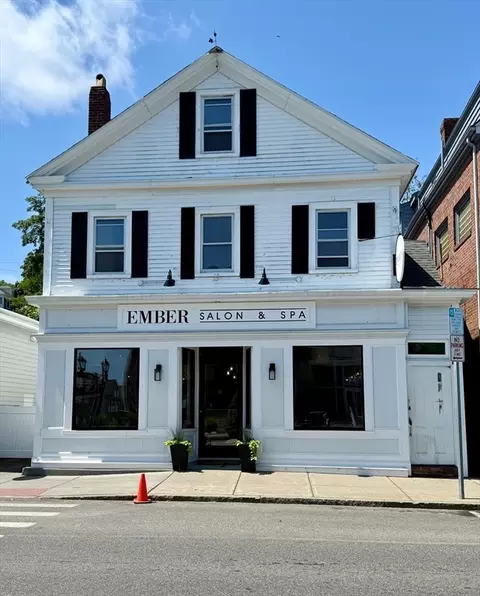 68 Court St, Plymouth, MA 02360