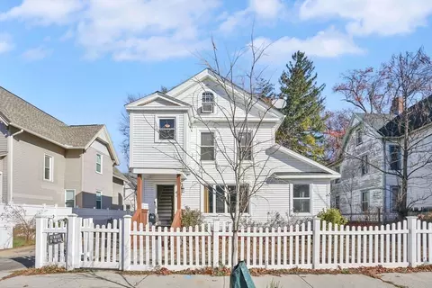 41 Florida St, Springfield, MA 01109 photo 2