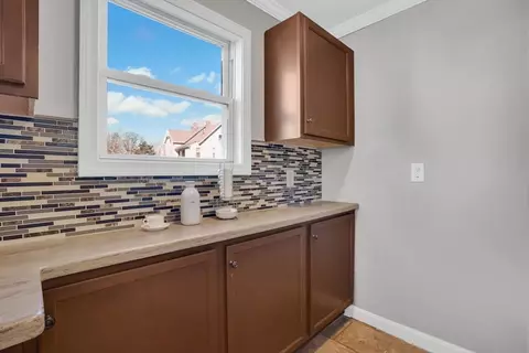 41 Florida St, Springfield, MA 01109 photo 16