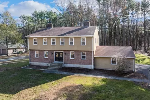 146-148 Kilburn St, Lunenburg, MA 01462