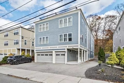 845 Lagrange St #4, West Roxbury, MA 02132