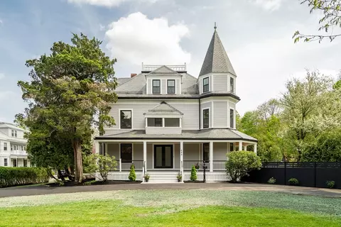 686 Centre St, Newton, MA 02458