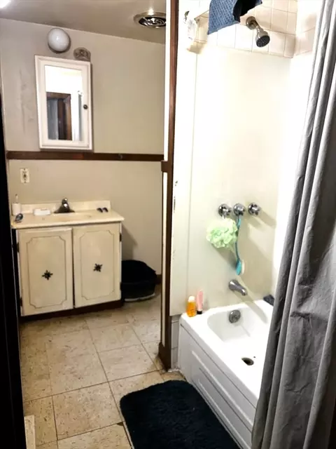 16 Abbey St, Chicopee, MA 01013 photo 12