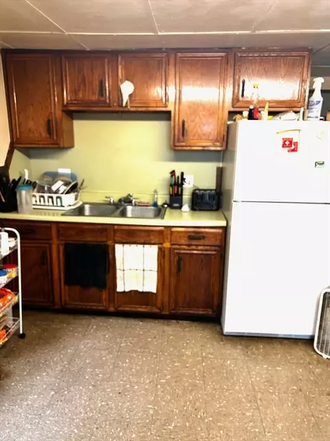 16 Abbey St, Chicopee, MA 01013 photo 10