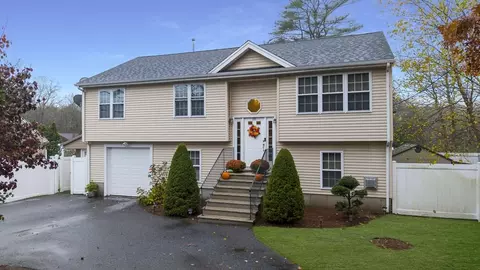 65 Cross Rd, Dartmouth, MA 02747