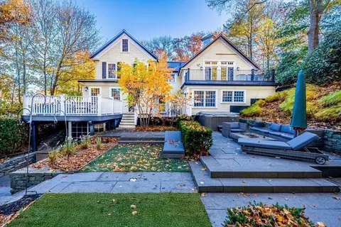 20 Grove Pl, Winchester, MA 01890