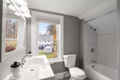 Bath - 7 King St, Maynard, MA 01754 photo 2 of 3