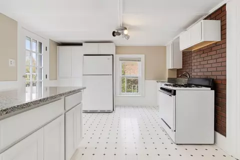 4 Mount Vernon St, Gloucester, MA 01930 photo 2