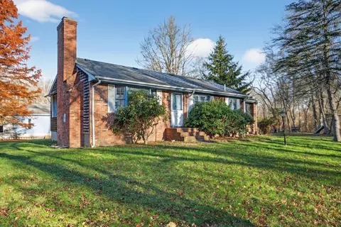 79 Cedar Ave, Swansea, MA 02777