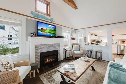 Living - 4 Ross Ave, Wareham, MA 02571 photo 3 of 6