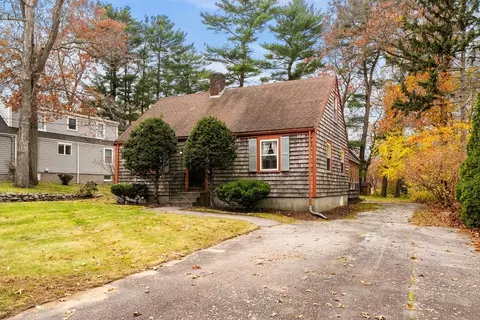 Exterior - 36 Smith Rd, Hingham, MA 02043 photo 2 of 5