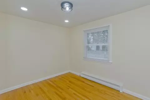 Bedroom - 211 Glenoak Dr, Springfield, MA 01129 photo 1 of 2