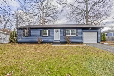 211 Glenoak Dr, Springfield, MA 01129
