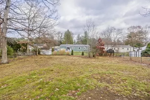 Exterior - 211 Glenoak Dr, Springfield, MA 01129 photo 6 of 6