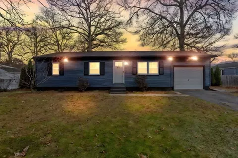 Exterior - 211 Glenoak Dr, Springfield, MA 01129 photo 5 of 6