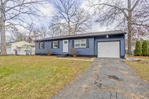Exterior - 211 Glenoak Dr, Springfield, MA 01129 photo 2 of 6