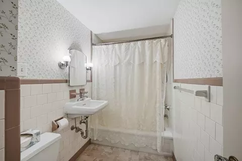Bath - 246 El Paso St, Springfield, MA 01104 photo 1 of 1