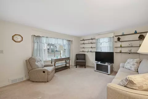 Living - 246 El Paso St, Springfield, MA 01104 photo 1 of 4