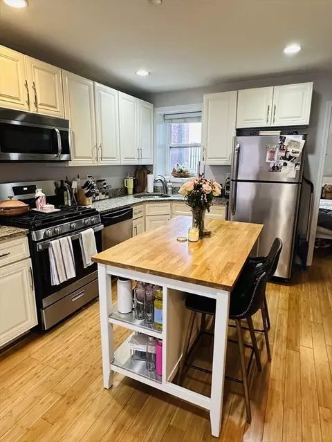 6 Baldwin Pl, Boston, MA 02113 photo 2