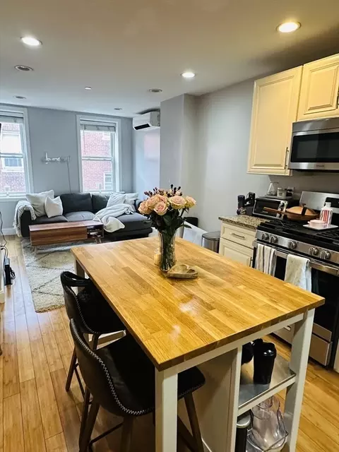 6 Baldwin Pl, Boston, MA 02113