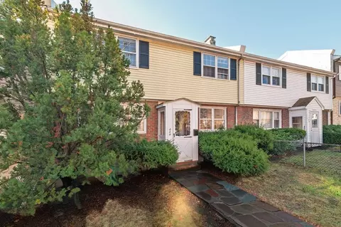 449 E 5th St, Boston, MA 02127 photo 3