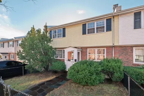 449 E 5th St, Boston, MA 02127 photo 2