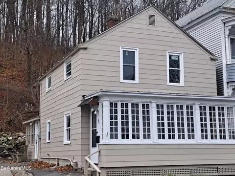 84 W Main St, North Adams, MA 01247