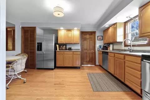 7 Lothrop St, Beverly, MA 01915 photo 5