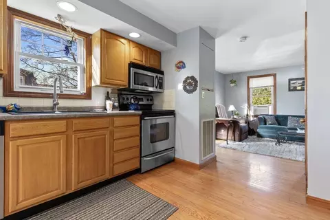 7 Lothrop St, Beverly, MA 01915 photo 4