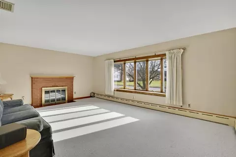 Living - 76 Roy St, Chicopee, MA 01013 photo 2 of 4