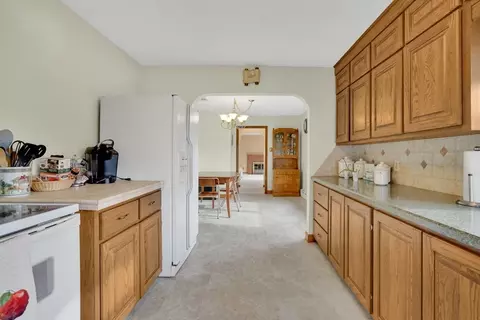 Entry Way - 76 Roy St, Chicopee, MA 01013 photo 1 of 3