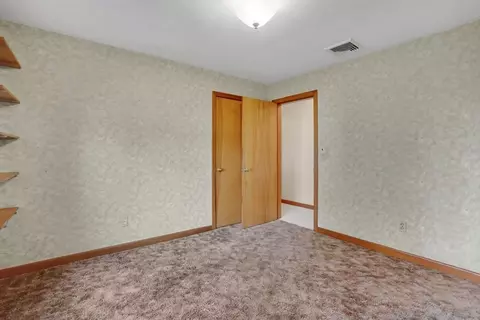 Bedroom - 76 Roy St, Chicopee, MA 01013 photo 4 of 5