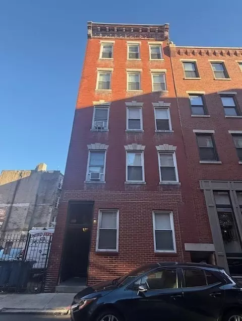 10 Garden Court St, Boston, MA 02113