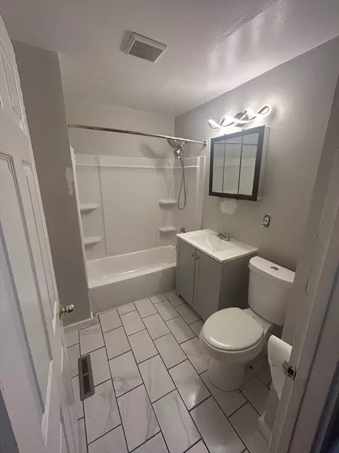 62 Washburn St, Springfield, MA 01107 photo 6