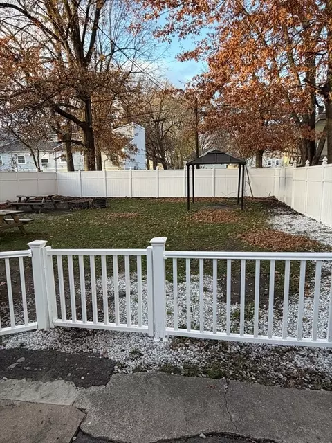 62 Washburn St, Springfield, MA 01107 photo 15
