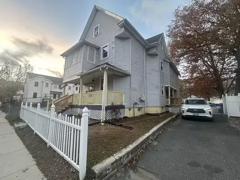 62 Washburn St, Springfield, MA 01107