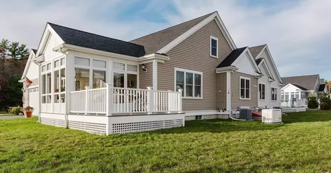 4 Sarahbeth Ln #1, Rochester, MA 02770