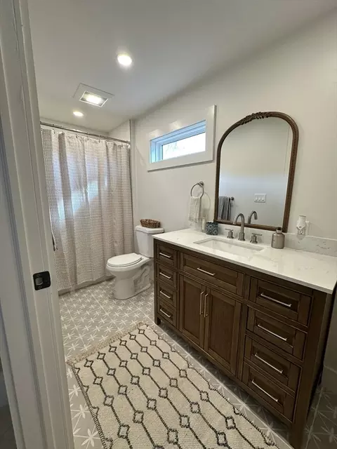 Bath - 22 Laurel St, Beverly, MA 01915 photo 1 of 4