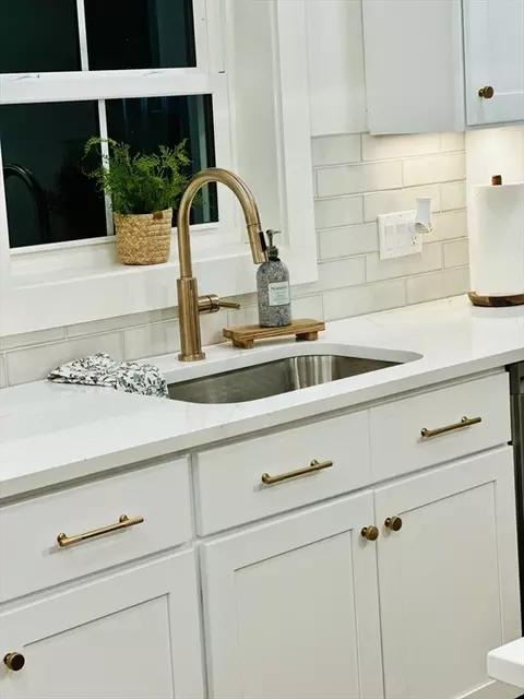 Kitchen - 22 Laurel St, Beverly, MA 01915 photo 3 of 5