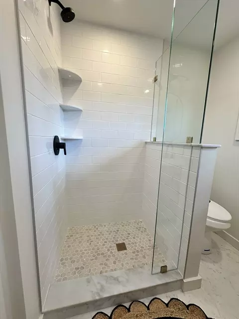 Bath - 22 Laurel St, Beverly, MA 01915 photo 3 of 4